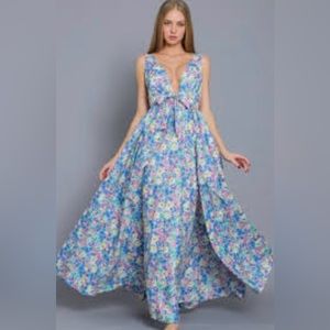 NWT Aakaa Floral SLEEVELESS maxi dress  with plume neck that ties size s…